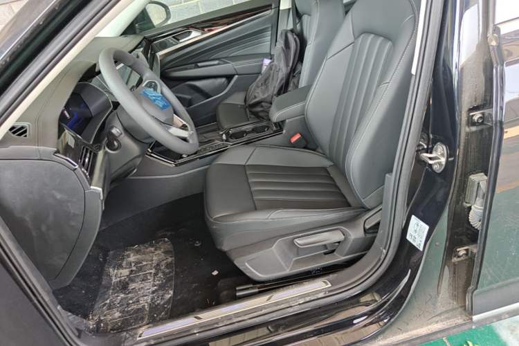 Used Volkswagen Passat New Energy 2025 430 PHEV Hybrid Business Edition Left Front Seat