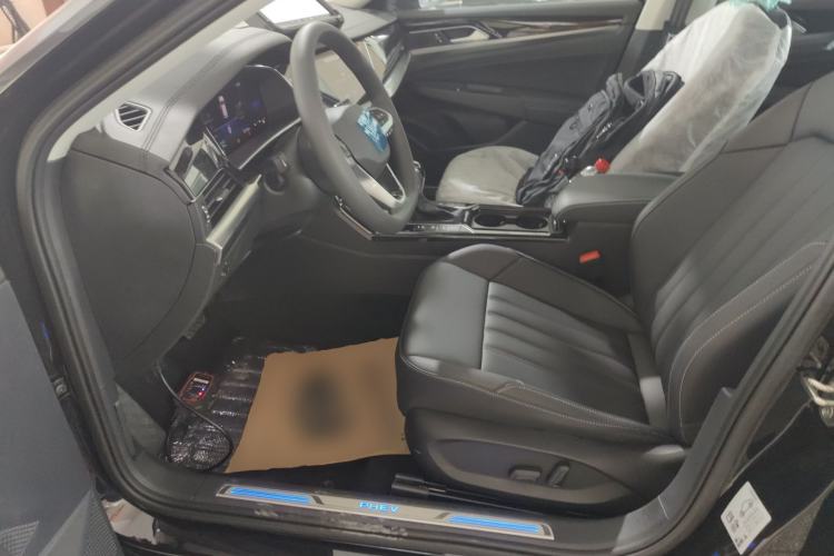 Used Volkswagen Passat New Energy 2025 430 PHEV Hybrid Business Edition Left Front Seat