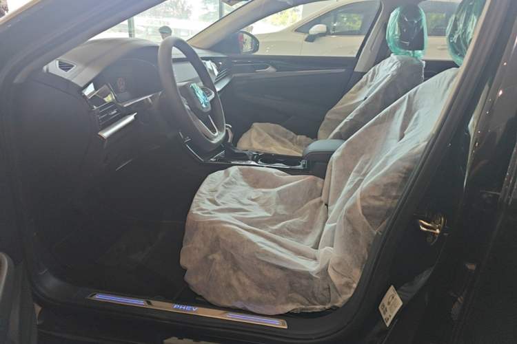 Used Volkswagen Passat New Energy 2025 430 PHEV Hybrid Business Edition Left Front Seat