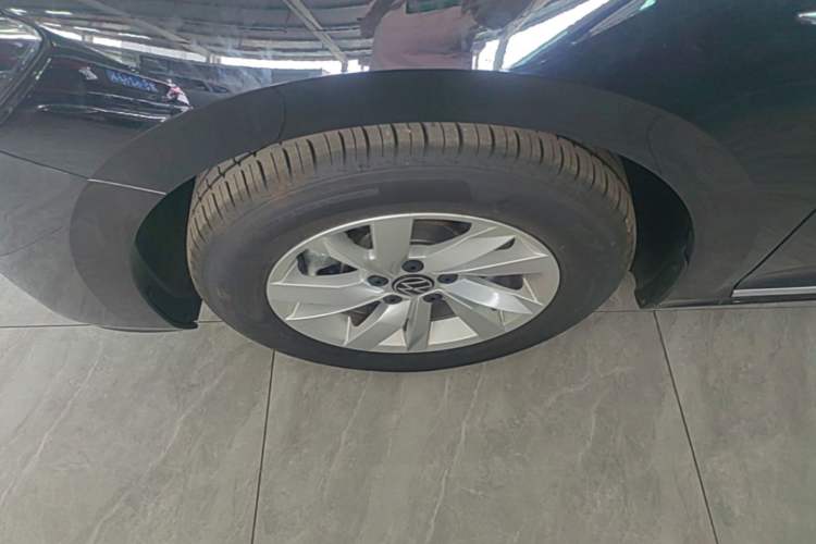 Used Volkswagen Passat New Energy 2025 430 PHEV Hybrid Business Edition Left Front Wheel Hub