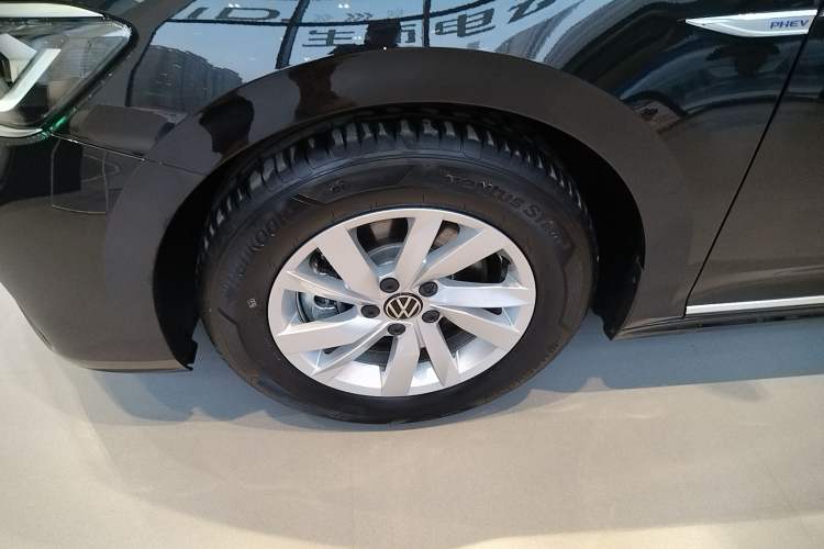 Used Volkswagen Passat New Energy 2025 430 PHEV Hybrid Business Edition Left Front Wheel Hub