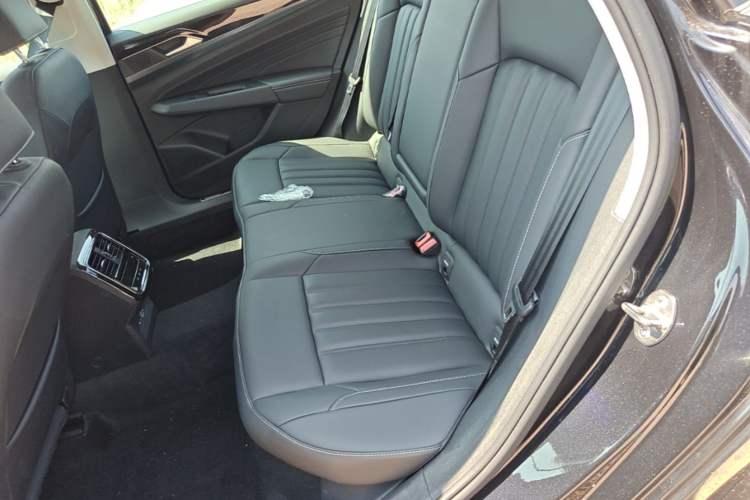 Used Volkswagen Passat New Energy 2025 430 PHEV Hybrid Business Edition Left Rear Seat