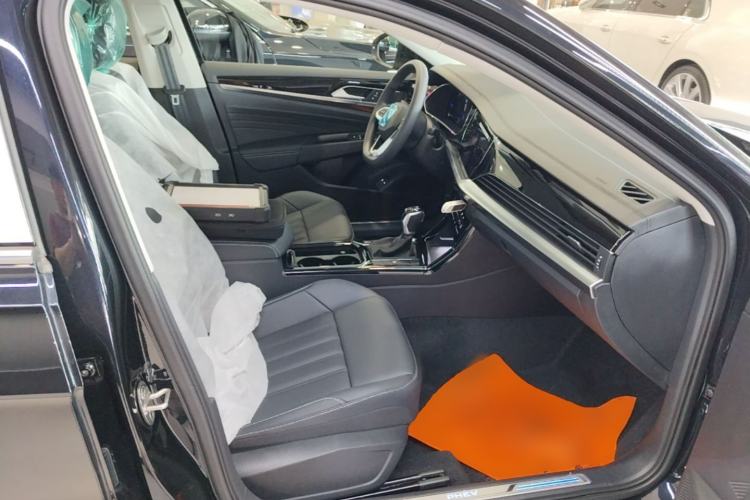 Used Volkswagen Passat New Energy 2025 430 PHEV Hybrid Business Edition Right Front Seat