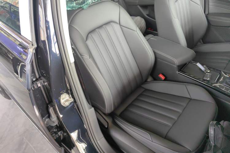 Used Volkswagen Passat New Energy 2025 430 PHEV Hybrid Business Edition Right Front Seat