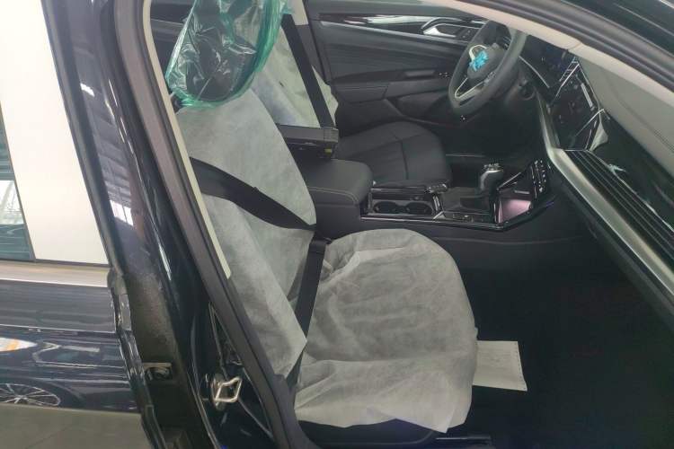 Used Volkswagen Passat New Energy 2025 430 PHEV Hybrid Business Edition Right Front Seat