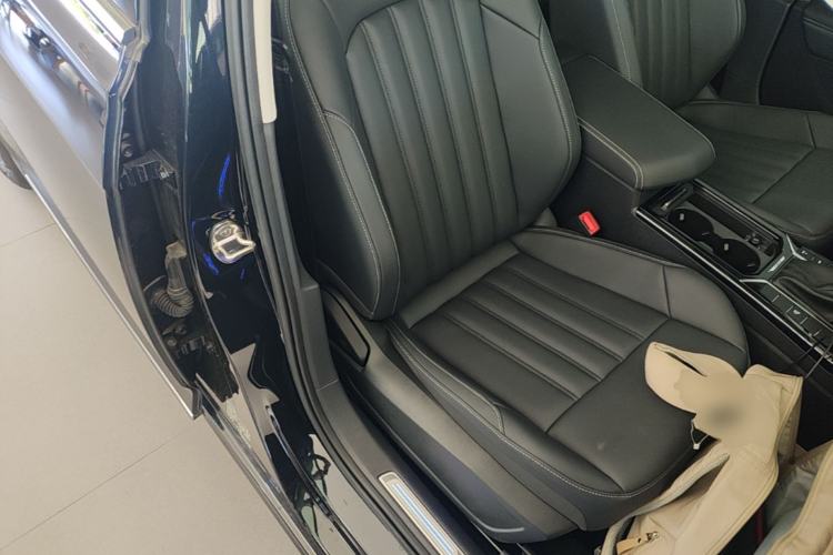 Used Volkswagen Passat New Energy 2025 430 PHEV Hybrid Business Edition Right Front Seat