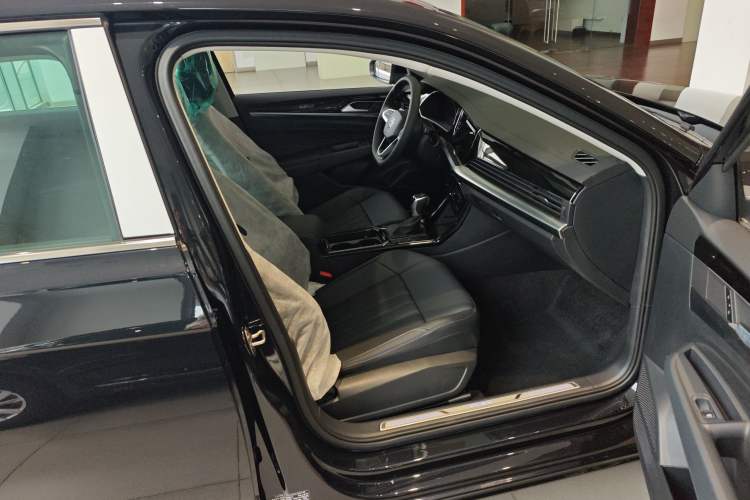 Used Volkswagen Passat New Energy 2025 430 PHEV Hybrid Business Edition Right Front Seat