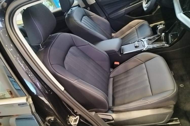 Used Volkswagen Passat New Energy 2025 430 PHEV Hybrid Business Edition Right Front Seat