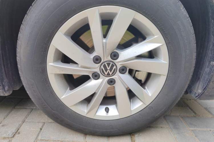 Used Volkswagen Passat New Energy 2025 430 PHEV Hybrid Business Edition Right Front Wheel Hub