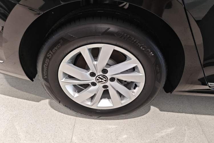 Used Volkswagen Passat New Energy 2025 430 PHEV Hybrid Business Edition Right Rear Wheel Hub