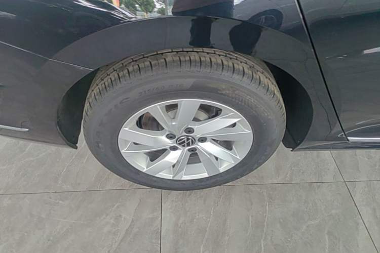 Used Volkswagen Passat New Energy 2025 430 PHEV Hybrid Business Edition Right Rear Wheel Hub