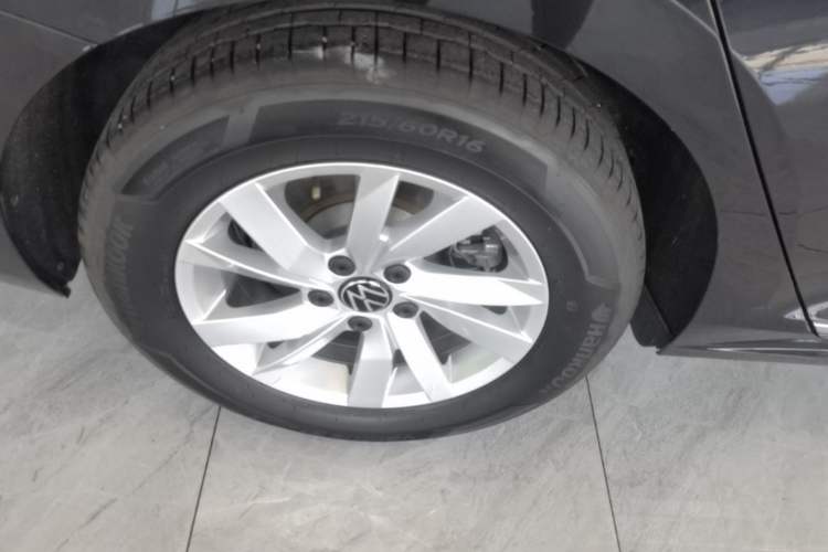 Used Volkswagen Passat New Energy 2025 430 PHEV Hybrid Business Edition Right Rear Wheel Hub