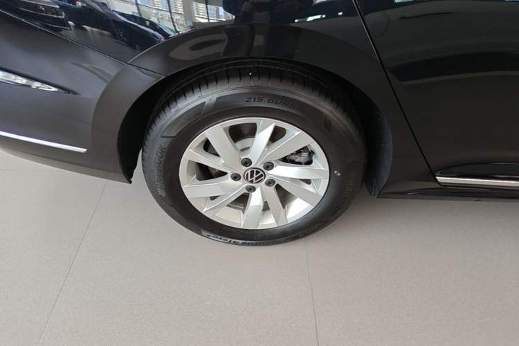 Used Volkswagen Passat New Energy 2025 430 PHEV Hybrid Business Edition Right Rear Wheel Hub