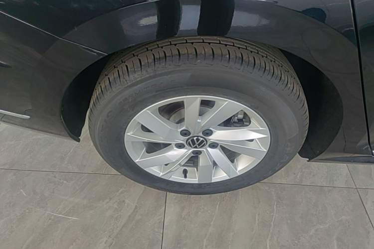 Used Volkswagen Passat New Energy 2025 430 PHEV Hybrid Business Edition Right Rear Wheel Hub