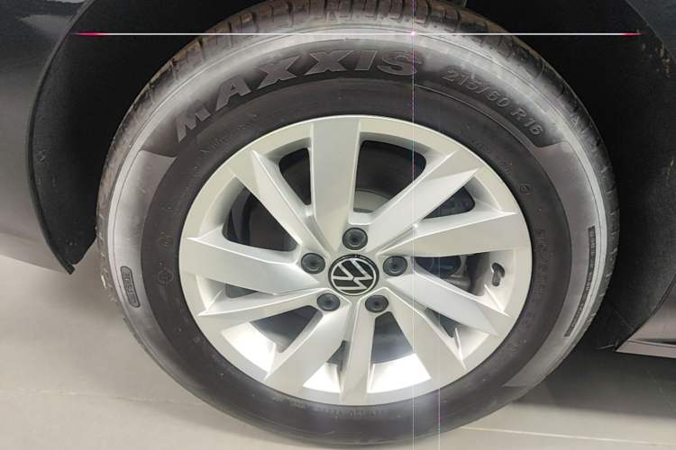 Used Volkswagen Passat New Energy 2025 430 PHEV Hybrid Business Edition Right Rear Wheel Hub