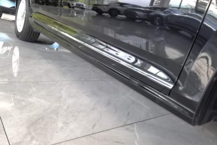 Used Volkswagen Passat New Energy 2025 430 PHEV Hybrid Business Edition Right Side Sill