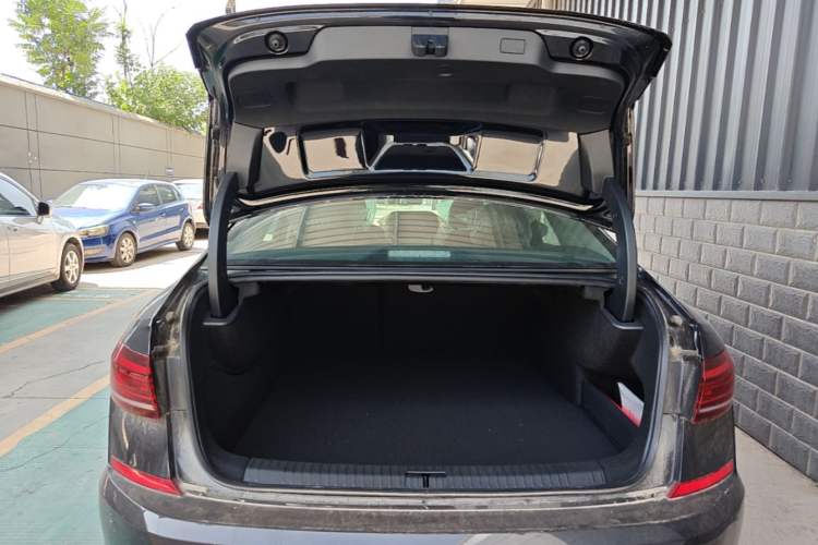 Used Volkswagen Passat New Energy 2025 430 PHEV Hybrid Business Edition Trunk