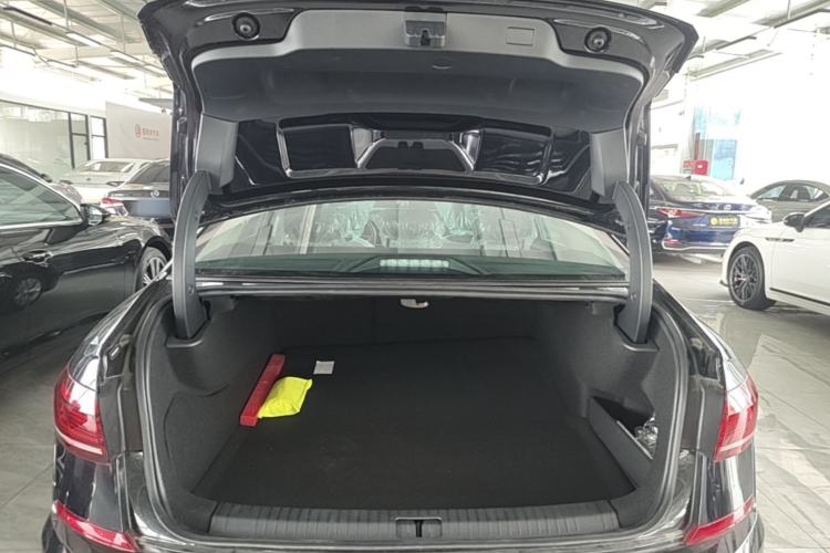 Used Volkswagen Passat New Energy 2025 430 PHEV Hybrid Business Edition Trunk