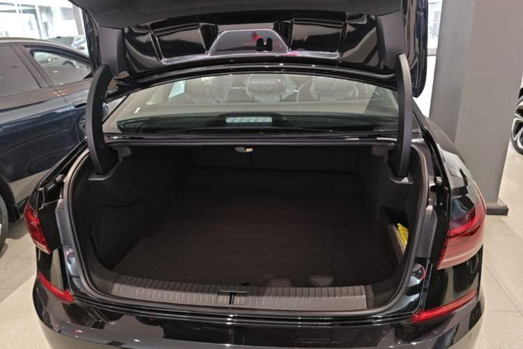 Used Volkswagen Passat New Energy 2025 430 PHEV Hybrid Business Edition Trunk
