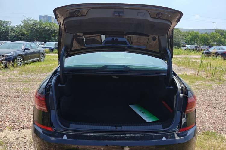 Used Volkswagen Passat New Energy 2025 430 PHEV Hybrid Business Edition Trunk