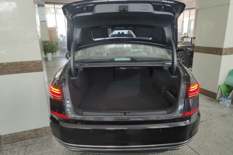 Used Volkswagen Passat New Energy 2025 430 PHEV Hybrid Business Edition Trunk