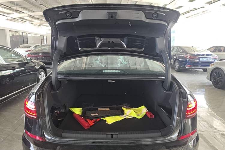 Used Volkswagen Passat New Energy 2025 430 PHEV Hybrid Business Edition Trunk
