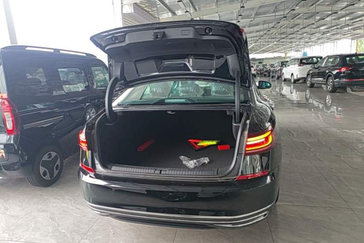 Used Volkswagen Passat New Energy 2025 430 PHEV Hybrid Business Edition Trunk