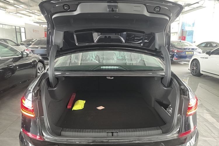 Used Volkswagen Passat New Energy 2025 430 PHEV Hybrid Business Edition Trunk