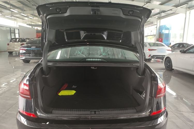 Used Volkswagen Passat New Energy 2025 430 PHEV Hybrid Business Edition Trunk