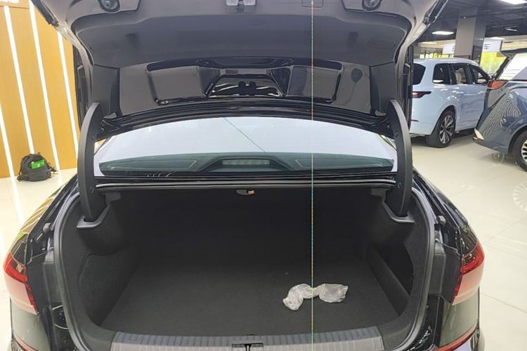 Used Volkswagen Passat New Energy 2025 430 PHEV Hybrid Business Edition Trunk