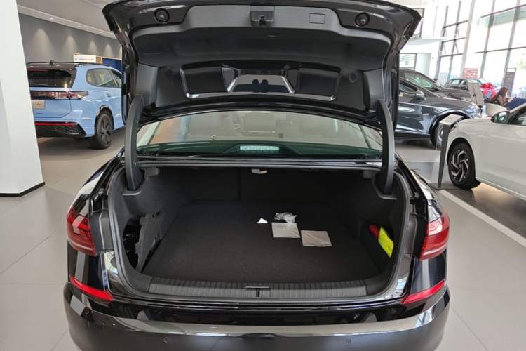 Used Volkswagen Passat New Energy 2025 430 PHEV Hybrid Business Edition Trunk