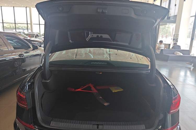 Used Volkswagen Passat New Energy 2025 430 PHEV Hybrid Business Edition Trunk