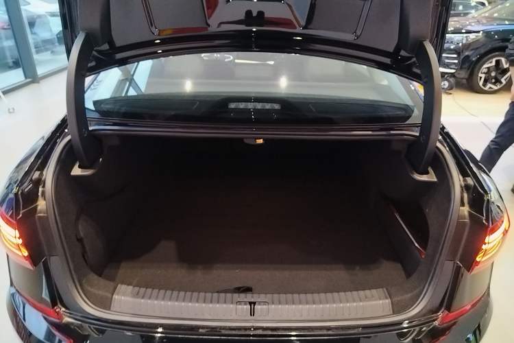 Used Volkswagen Passat New Energy 2025 430 PHEV Hybrid Business Edition Trunk