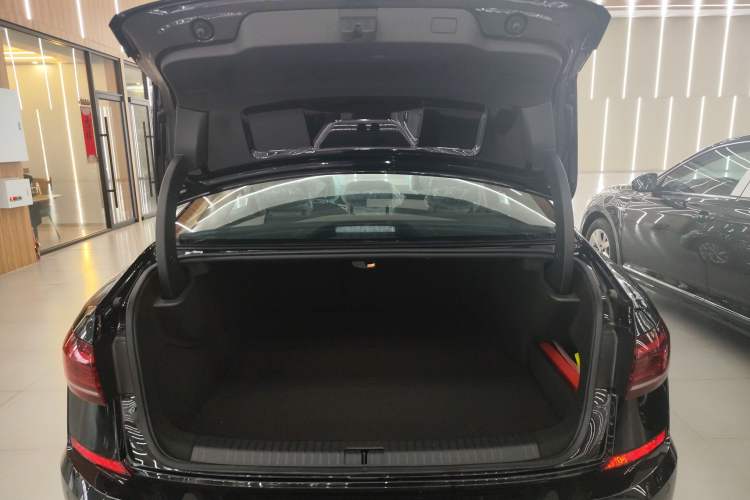 Used Volkswagen Passat New Energy 2025 430 PHEV Hybrid Business Edition Trunk