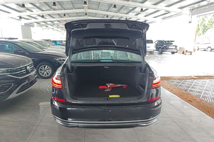 Used Volkswagen Passat New Energy 2025 430 PHEV Hybrid Business Edition Trunk