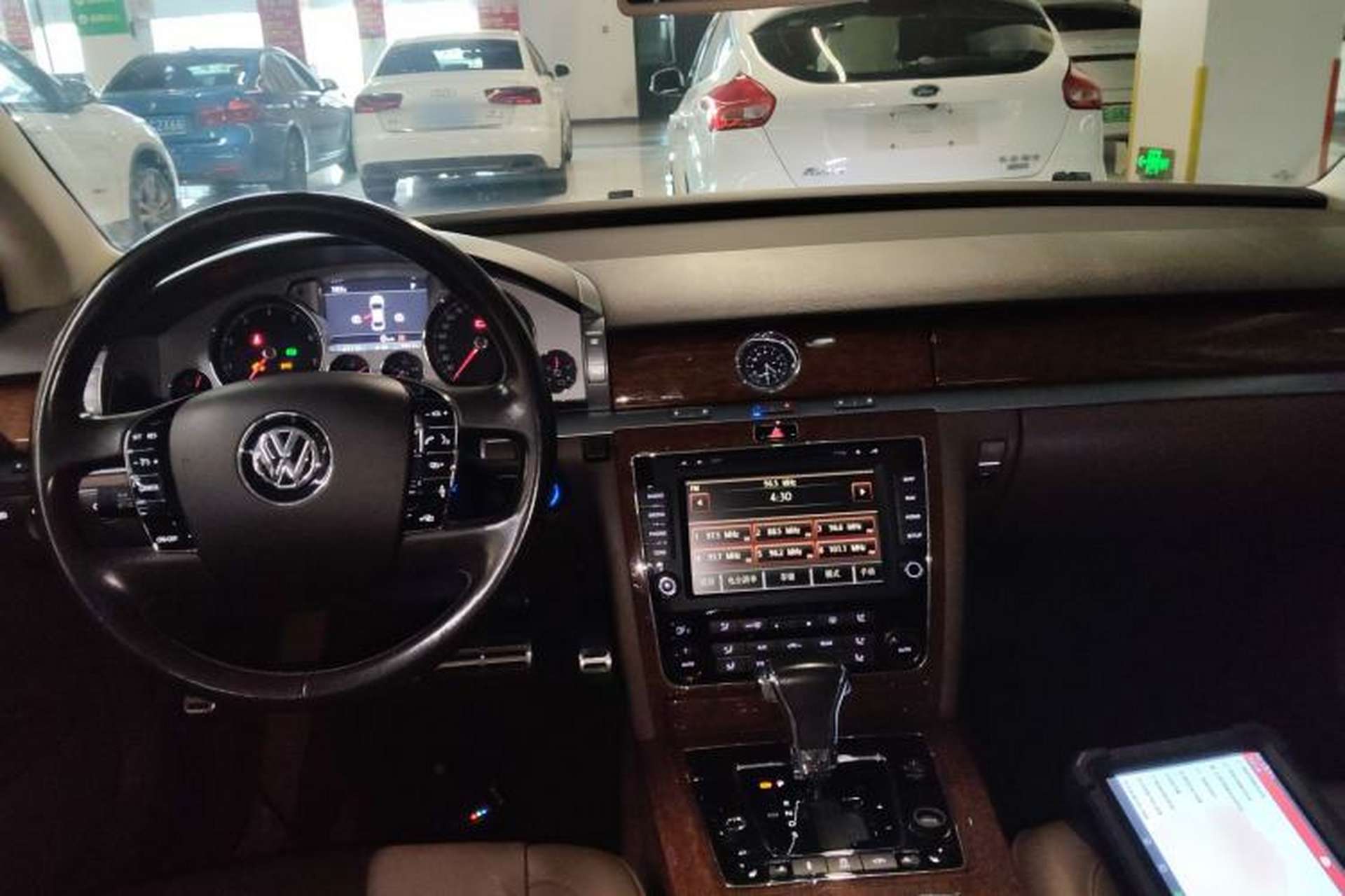 Used Volkswagen Phaeton 2014 3.0L Business Model Center Console