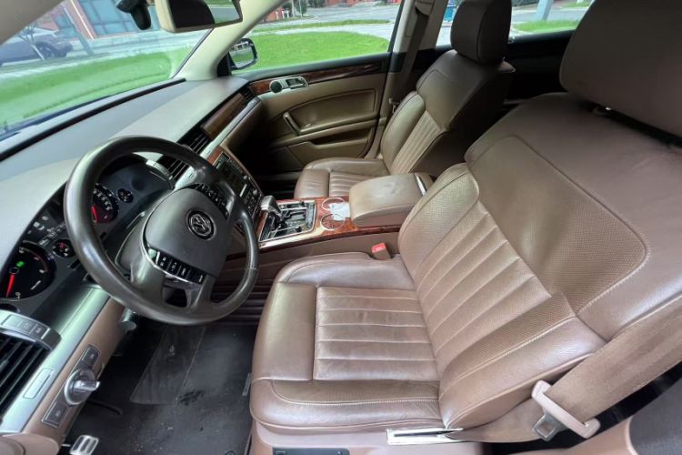 Used Volkswagen Phaeton 2014 3.0L Business Model Interior 2