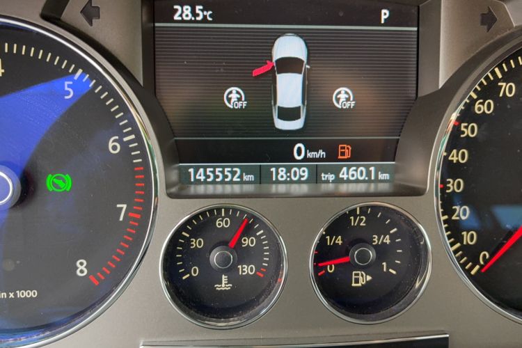Used Volkswagen Phaeton 2012 3.0L Executive Version Odometer Close Up