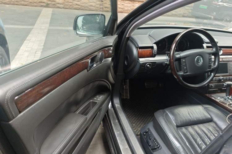 Used Volkswagen Phaeton 2006 4.2L V8 4-Seater Luxury Edition Driver Seat