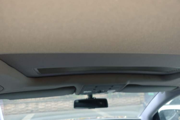 Used Volkswagen Phaeton 2006 4.2L V8 4-Seater Luxury Edition Headliner
