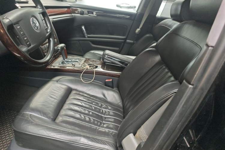 Used Volkswagen Phaeton 2006 4.2L V8 4-Seater Luxury Edition Left Front Seat