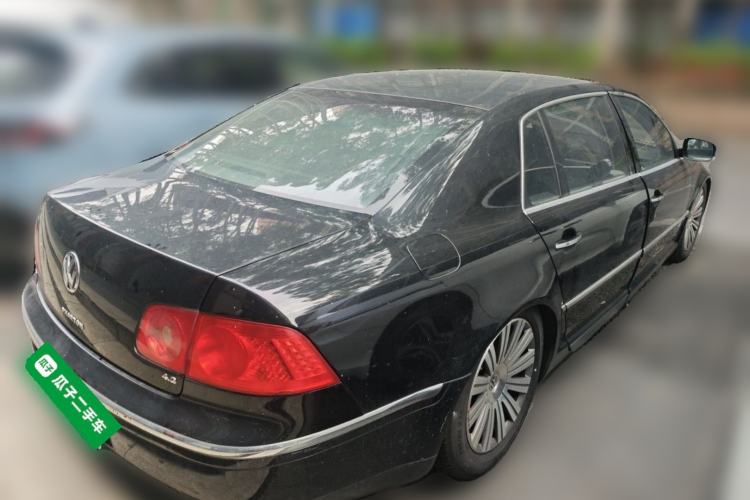 Used Volkswagen Phaeton 2006 4.2L V8 4-Seater Luxury Edition Rear Right 45 Deg