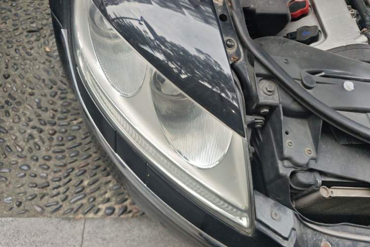 Used Volkswagen Phaeton 2006 4.2L V8 4-Seater Luxury Edition Right Front Headlight
