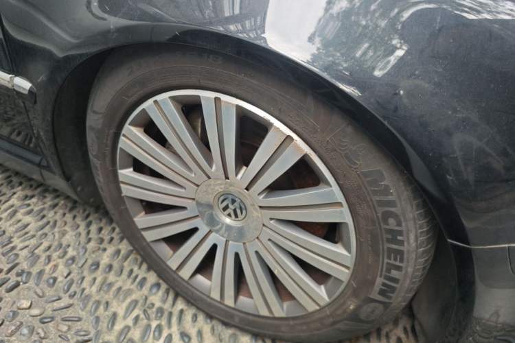 Used Volkswagen Phaeton 2006 4.2L V8 4-Seater Luxury Edition Right Front Wheel Hub