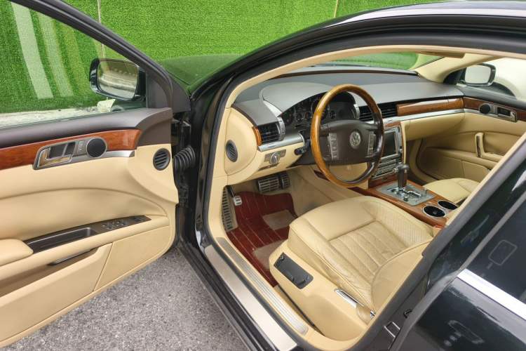 Used Volkswagen Phaeton 2009 3.6L V6 5-Seater Extended Comfort Version Driver Seat