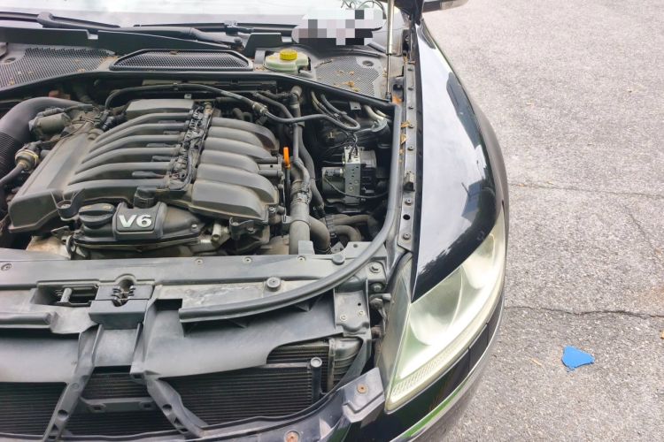Used Volkswagen Phaeton 2009 3.6L V6 5-Seater Extended Comfort Version Engine Bay Left