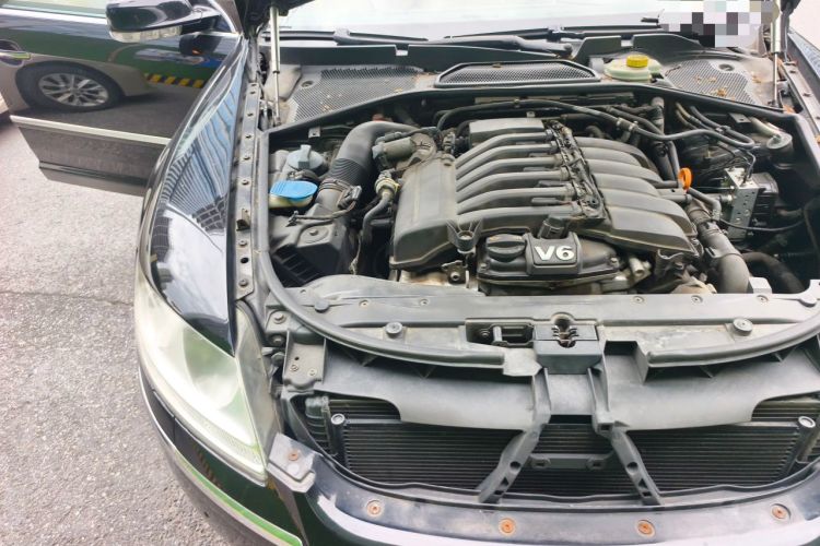 Used Volkswagen Phaeton 2009 3.6L V6 5-Seater Extended Comfort Version Engine Bay Right