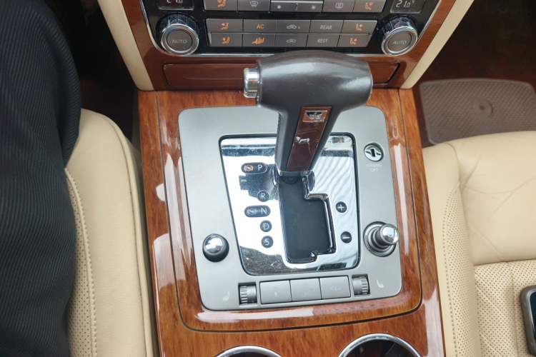 Used Volkswagen Phaeton 2009 3.6L V6 5-Seater Extended Comfort Version Gear Lever