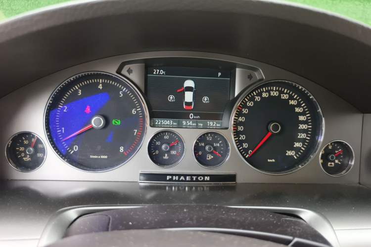 Used Volkswagen Phaeton 2009 3.6L V6 5-Seater Extended Comfort Version Instrument Cluster