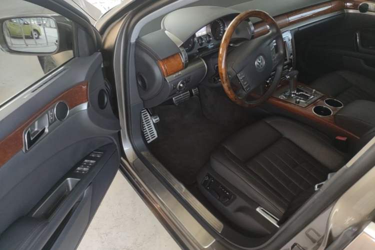 Used Volkswagen Phaeton 2009 3.6L V6 5-Seater Extended Top-Grade Version Driver Seat